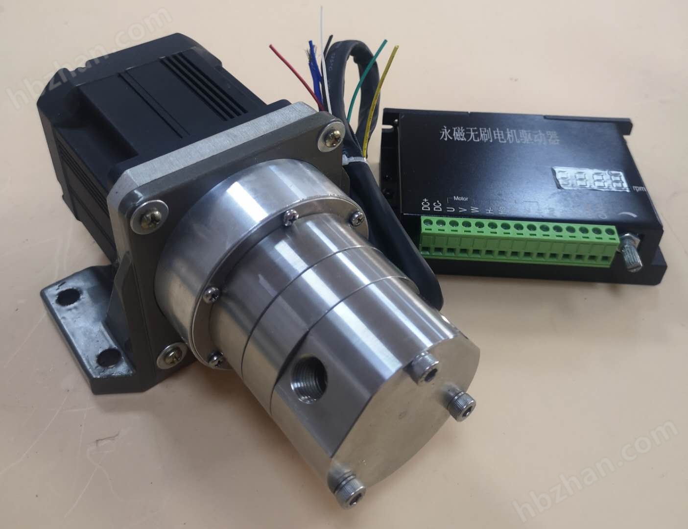 2系列泵頭配無刷直流電機＆數字控制器