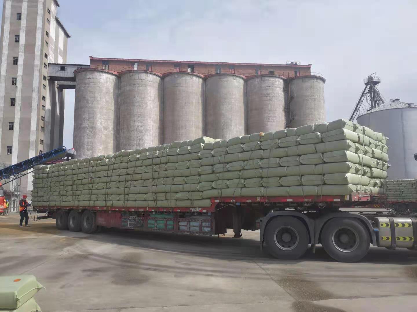 yz3200x时产8吨稻壳液压压缩压块打包机